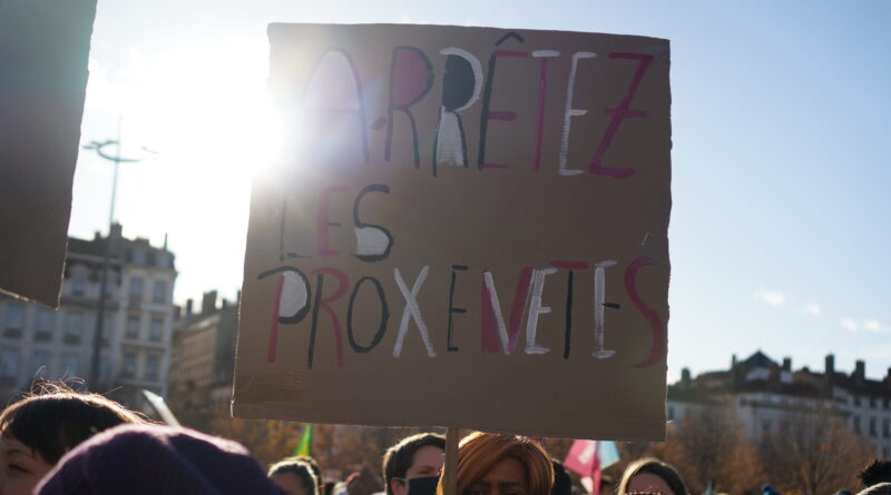 Proxénétisme 2.0 : le Sénat rate la cible